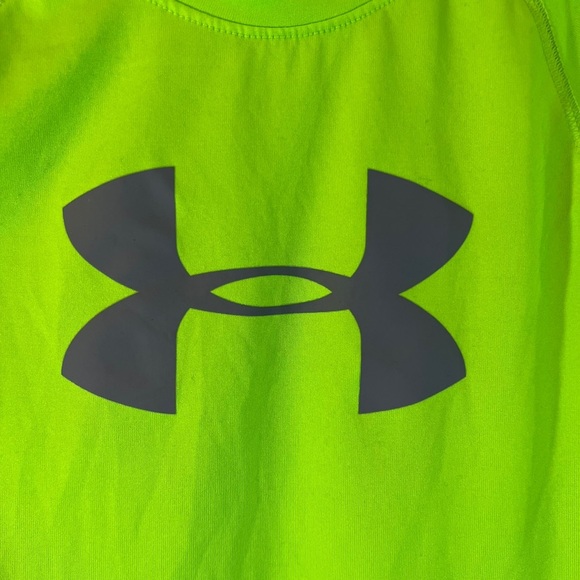 Nike Girls Lime Green Heatgear Short Sleeve T Shirt Size 5 Gray Front Logo Gym - Picture 2 of 7